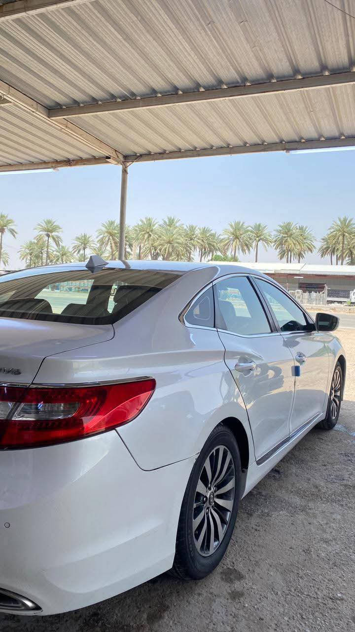 ازيرة موديل ١٤ 
رقم شمالي مطلوبة ٢٠ ورقة غرامات 
السيارة كاملة ومابيهة نقص برغي 
مكينة وحدادية جدد وخير من الله
وسعرها مناسب ٩٨ وبيها مجال حگ الجية
السيارة بيها بارد قليل بقبق الصندوك ودحجة بالباب زغيرة
مكان السيارة ديوانية 
مكلف بالنشر للتواصل اتصل او واتساب ***********
