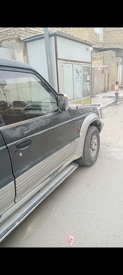 سياره باجيرو لبيع مشروع وطني سنويه بسمي جديده رقم نكليزي كير ومكينه جديده حاويه ففتي تخم تاير سنويه تحويل السعر45رقم التلفون***********
