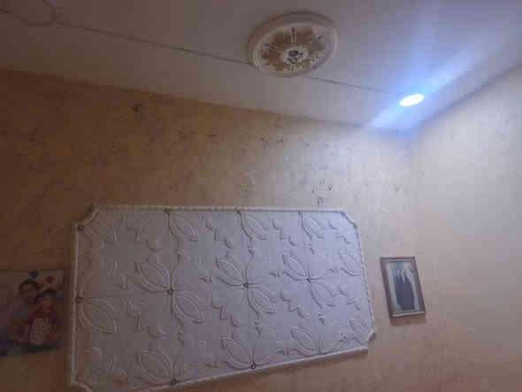 بيت للبيع للبيع للبيع بسعر 65 وبي مجال 
بيت 110 متر واجها التبليط بالباب مع جميع الخدمات العنوان الديوانيه شارع 60 خلف مدرسه فالح موات  البيت متكون من استقبال ومطبخ وصاله وغرفه ومنور وصحيات داخليه وخارجيه  للاستفسار اكثر الاتصال على الارقام التاليه 
***********
*********** 
موجود بيهن وات ساب ديوانية
