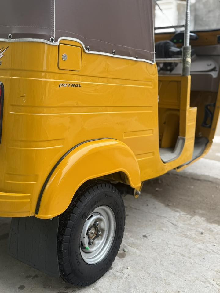 السلام عليكم تكتك 20 مكفوله ماعده الدوس التكتك رقم وسنويه بأسمي مكاني بغداد جديدة قرب جبار ابو الشربت الي ع قناة. رقمي ‭0778 327 8037‬
