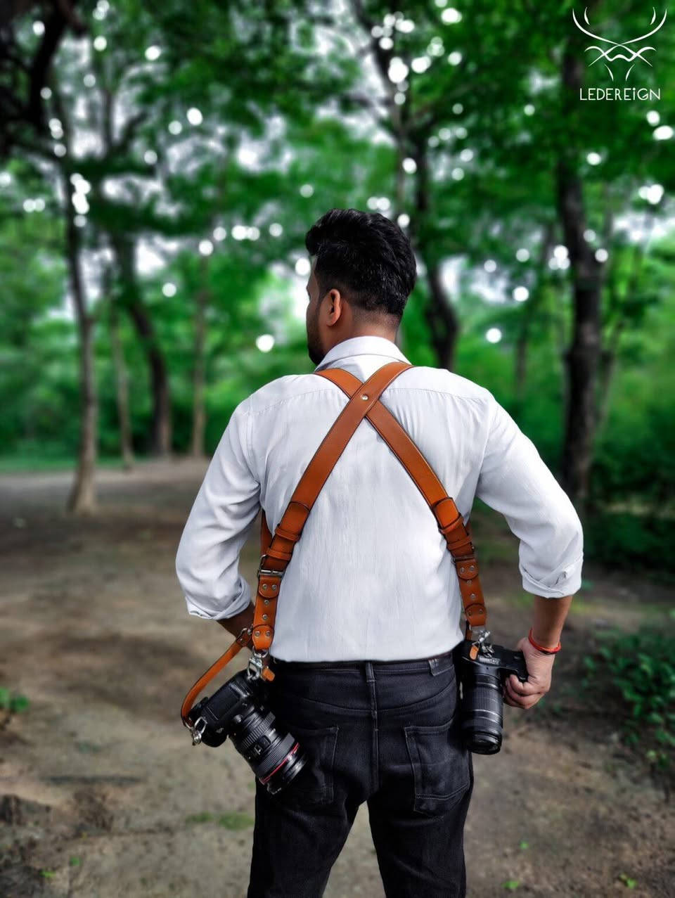 هذا المنتج هو "The Bandit Harness"، وهو حزام كاميرا جلدي مصمم هندسيًا ليتناسب مع شكل الجسم ويتحرك معه لتوفير الراحة.


**إذا كنت صاحب هذا الإعلان وتريد حذفه لأي سبب، رجاءا أرسل رسالة إلى الدعم الفني**