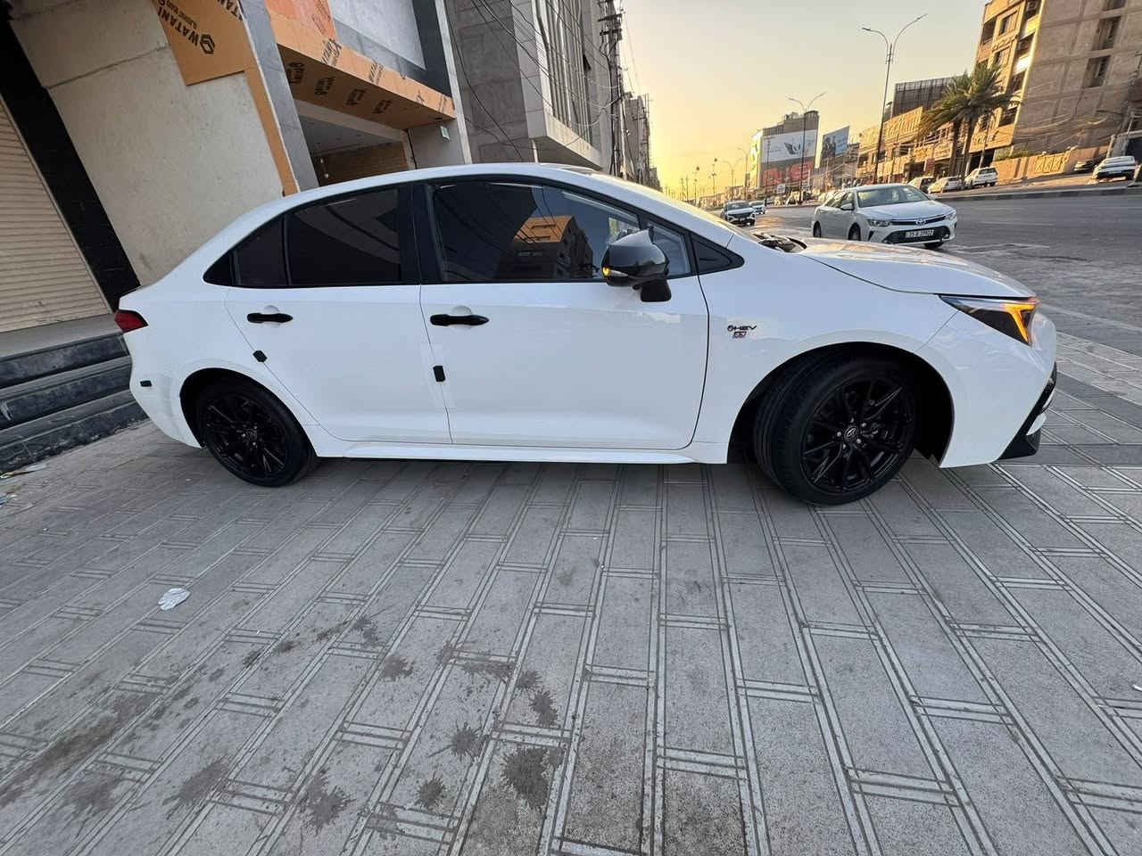 السلام عليكم 
كورلا S بلاك ادشن فول زيروووو   
مختمه  بكل مكان (GR)
حته ستيرن مختم (GR)
داخل ازرك المرغوب مختم (GR)
 اعلى مواصفات معروف(GR)
مكفولة كفالة عامة من كلشي 
مرقم بغداد كامل بسمي 
5 كامرات محيطية
‎شاشة +كامرة+ مريات جانبي
‎داخل لونين مختوم (GR)
ويل كب بلاك اسود 
المكان بغداد كرخ… اني مكلف بالنشر اي استفسار هاذ صاحب سياره بيه واتس***********
