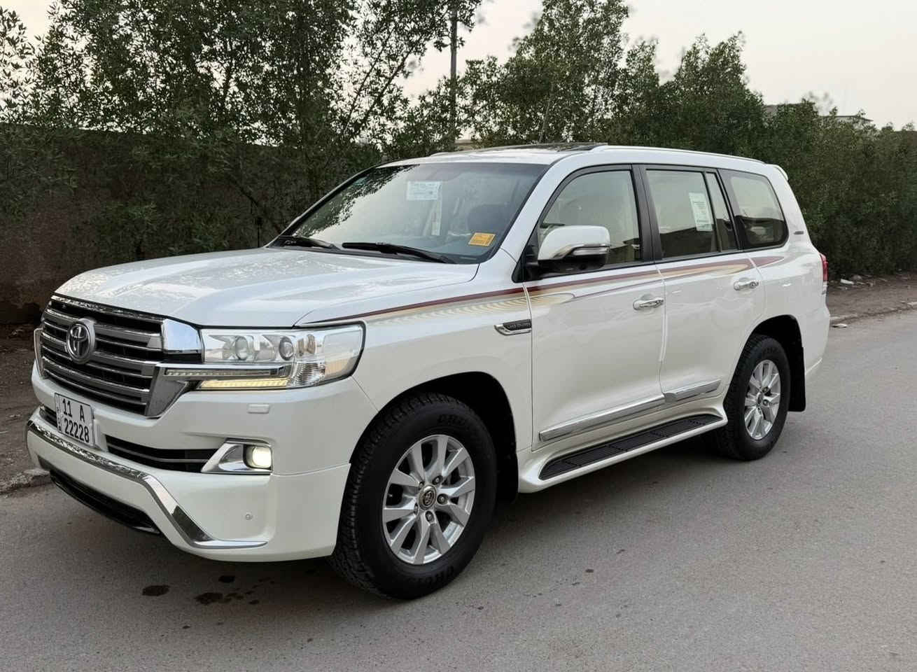 السلام عليكم 

للبيع لاندكروز 6 سلندر فول مواصفات موديل 2017 رقم بغداد  مميز بسمي  ماشيه 55 حقيقي ترايها زيرو وماتصرف عليها الف جاهزه من كلشي  مكفوله كفاله عامه السيارة جديدة بمعنى الكلمة 

الشراي يتصل ويدلل واذا مراوس عادي اراوس حسب القناعه 

مكان بغدادالجديدة حي المعلمين 

‭٠٧٨٦ ٨٤٧ ٤٧٣٦‬
