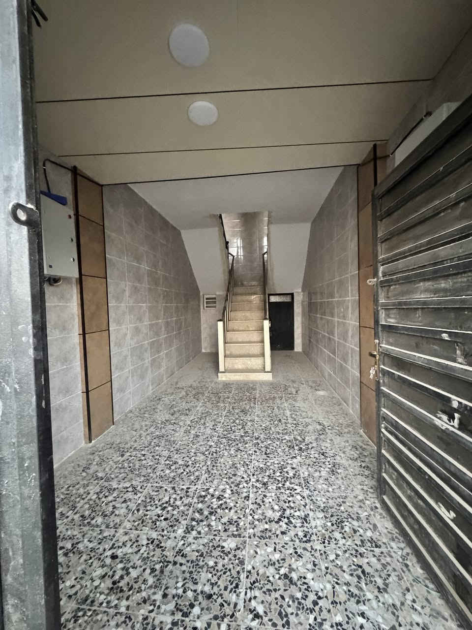 سلام عليكم
بناية للايجار مجمع طبي فقط 
تحتوي على شقتين 
الشقة الاولى: غرفتين وصالة وخدمات ومطبخ
الشقة الثانية: غرفة وصالة ومطبخ وخدمات 
الشقق طابق اول ويوجد محل واحد ايضاً جديدات كلهن غير مسكونة 
الموقع: الراشدية _ في منطقة الانتصار في وسط المنطقة وسط شارع ال٢٥ مقابيل ملعب التارتان
للاستفسار اتصال او زيارة مكتب النور للعقار 
ابو العز 
***********
