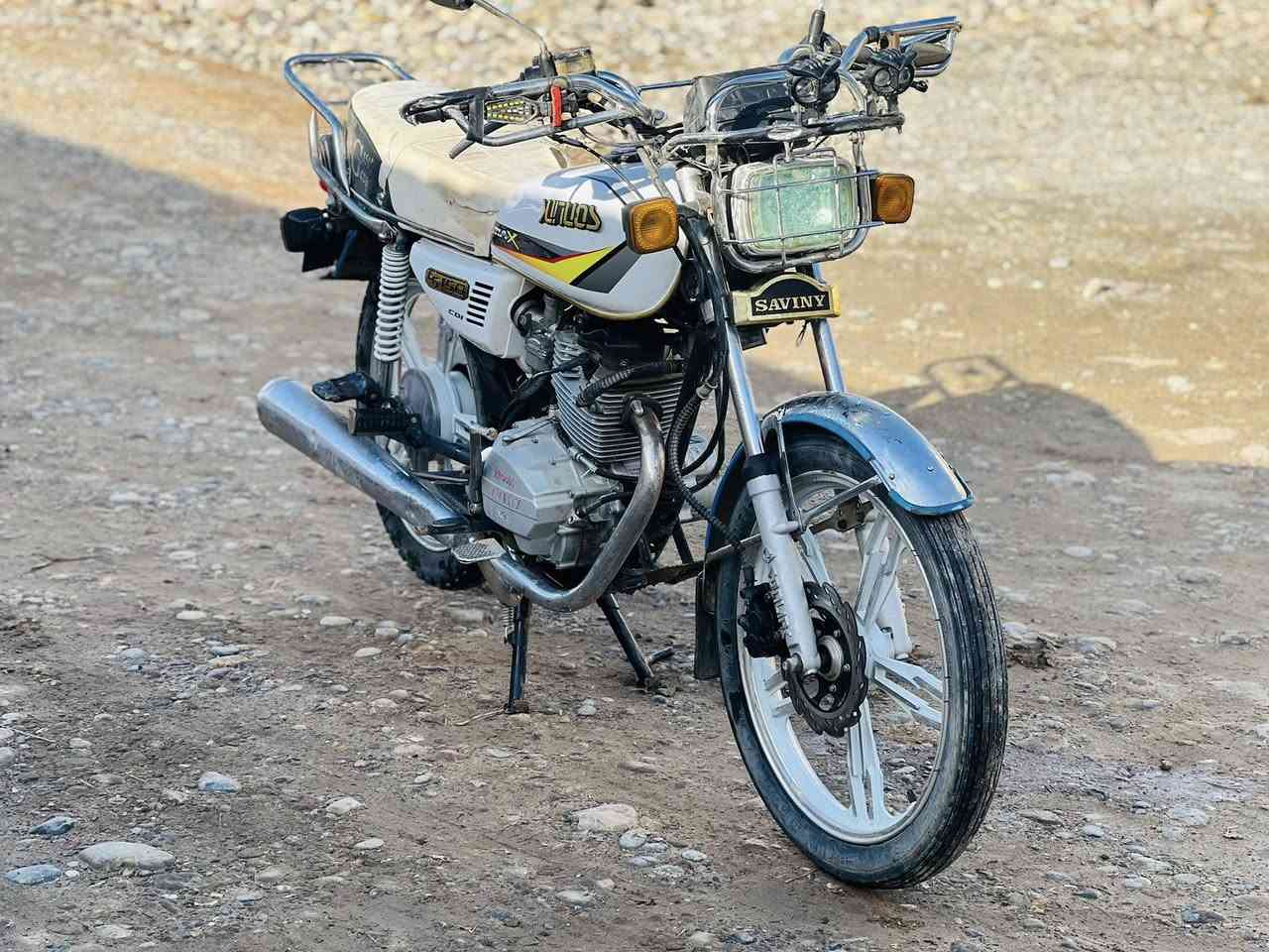 السلام عليكم سافان 21للبيع وزن ثقيل محرك بصمه كهربائيات كلها شغاله ما ناقصه اي شي محرك مبدل لاستيك ولف بس السعر 450وبي مجال قليل مكاني جنوب الموصل قرية الحاج علي ***********
