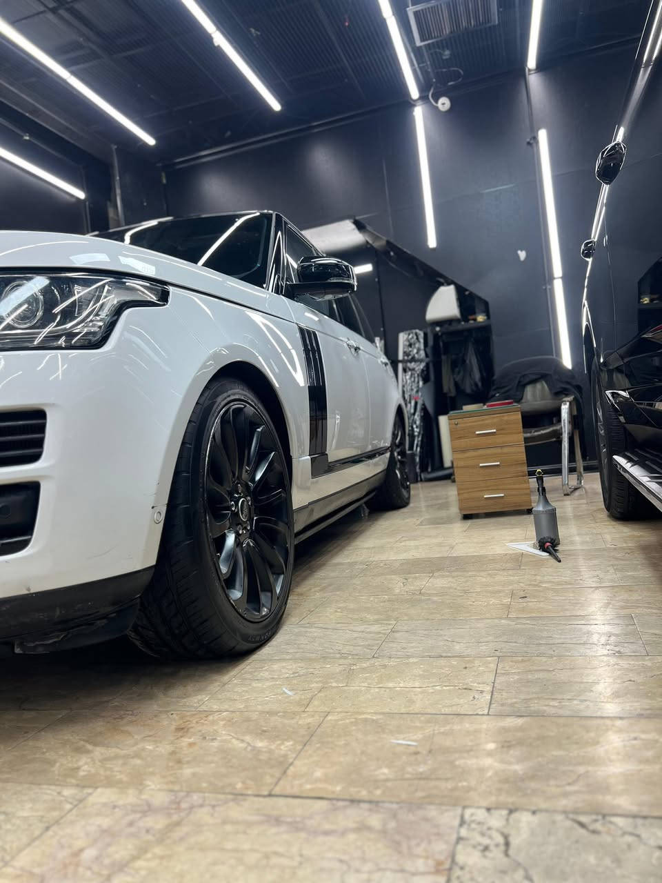 خـلـيجي للبيع او مراوس  🤍🔥
رانج روفر فوج أوتوبايوغرافي (2013) 1/1💯
8 سلندر سوبر تشارجر
وارد خليجي وكالة بغداد
ماشيه 125 ألف كيلو
كلشي بيها شغال والسيارة على أيد وحدة ✅
بانوراما
لايت لد عدسة
جكات ٣ وضعيات
تحكم بأنظمة القيادة
ثلاجة
نقطة عمياء
٣ شاشات
نظام صوت ميريديان
دوسات كهرباء
مري قلاب وشفط
كروس سرعة
مانع انزلاق
داخل أحمر
٤ بيبان شفط
صندوق شفط
كشنات مساج وتدفئة وتبريد وخزن ميموري
رادارات ٣٦٠
كامرات ٣٦٠
السيارة خليجية كفالة بيها بس بارد بالباب الي وره الصدر
السيارة باسمي تحويل ثاني يوم
(مراوس برانج احدث)

مكان تواجد السيارة: بغداد
رقم صاحب السيارة: ***********
الصفحة مكلف بالنشر
للبيع او للمرواس جي كلاس
