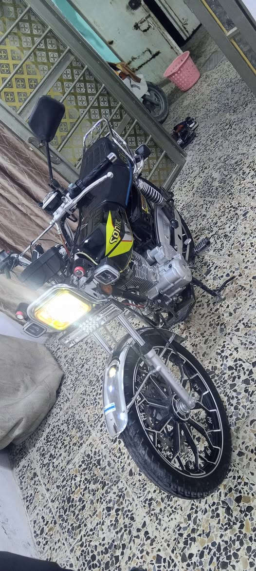 مديل 2025 طالع صار 7 اشهر ماشية 16 الف محرك 200cc سنوية بأسم العارضي بس مداور تروح تداور ويا في النجف الاشرف السعر خاص رقم الهاتف ***********
