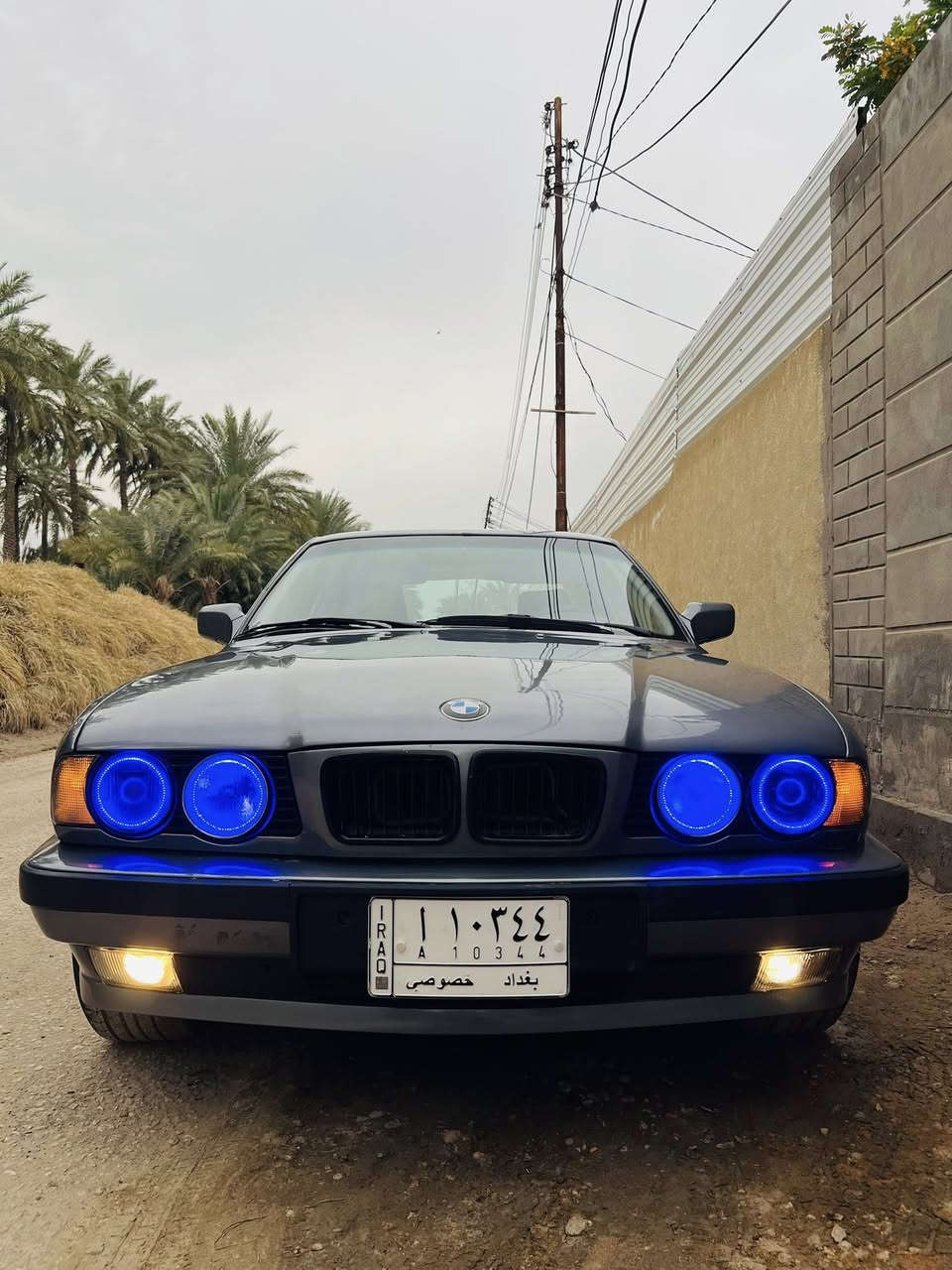 .
اللهم صل على محمد وعلى آل محمد 
525 مسكر عدل اصل بليته وسنويه موديل 92 رقم بغداد ( باسمنا ) السنويه نافذة لغاية 2029 السياره بلاديه حتى التدفئه شغاله مكفوله من الضربه والگص والخياس مصبوغه جماليه من الخارج فقط بيها تراي ونعومه مال حديث 
الگير والمحرك جدد حاويه المانيات ولا برغي مفتوح بيهن 
الحداديه كلها جديده من الطول للطول سفنجه 
منظومة تدفئه وتبريد كلها جديده وبلاد 
الكهربائيات كلها شغاله وبلاد بدون جطل وتيب 
تخم تاير اصلي جديد وباتري 90 جديد 
الحماوه ثابته تحت النص صيف وشتاء 
المواصفات المعروفه 
فتحه سلايت 
بچم عريض اصل 
دبل ايرباك 
دبل چكمچه 
كشنات فول كهرباء حتى التجاوي 
الغرفه كارتير ازرق جلد 
تدفئة و تبريد قطعتين فول 
ثلاثة وضعيات قياده 
سوارات لد اصليات 
اربعة جام كهربائي 
كمبيوتر 
بلوتوث وسستم سماعات الماني اصليات فول 
سنتر لوك وسويج ريمونت 
السعر الطلب في التعليقات وسوف يتم الرد تلقائياً 
العنوان بابل مركز المدينه 
*********** صاحب السياره
