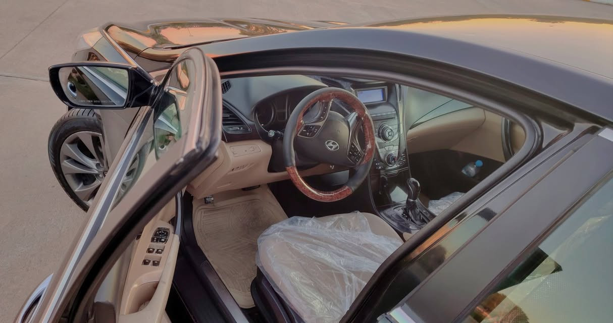 بسم الله سلام عليكم 
ازيرا 2012 خلیجی 
دواخل عسلي
محرک 6
فول بس بدون بانوراما 
بردات خلفية ٣
كشنات جلد تدفئة
تحكم ستيرن جهتين 
تحكم كراسي كهرباء 
تحكم مري كهرباء + شفط 
انارة ترحيبية
مکفوله بدون صبخ بدون تبدیل الی شرای یراسلنی ادزله فیدو شرط تحویل سیاره مابی غرامه سعر مناسب 
كلشي بيها بلاد  مکان اربیل
رقمي بي واتساب -  ***********
