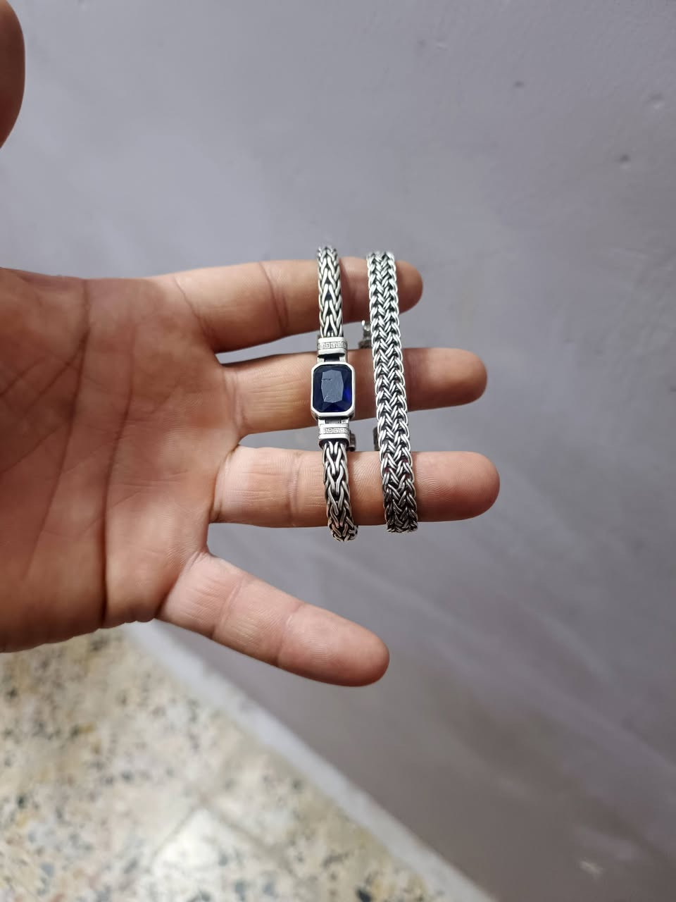 قطع جددمال محتاج زناجيل 2وسوارات2 للبيع توصل وياي خاص
***********
