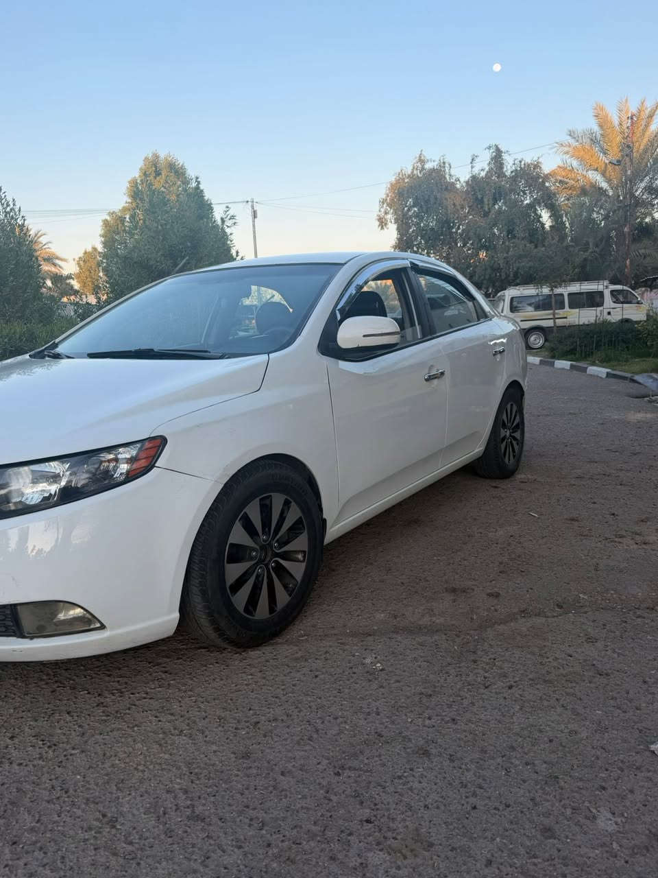 سلام عليكم
كيا فورتي 2010
بيه قطعين تبديل 
والسونار مرفق بل صور بدون دواخل 
ماشيه 140 
على وضع الشركه 
مكينه وكير كفاله 
صدر امامي خلفي جديد
تبريد ثلج 
مانقصه شي السياره 
معروضه 89  وبيه مجال 
مكيمنه 2000 دوش المرغوب 
مكاني حي العلام
***********
