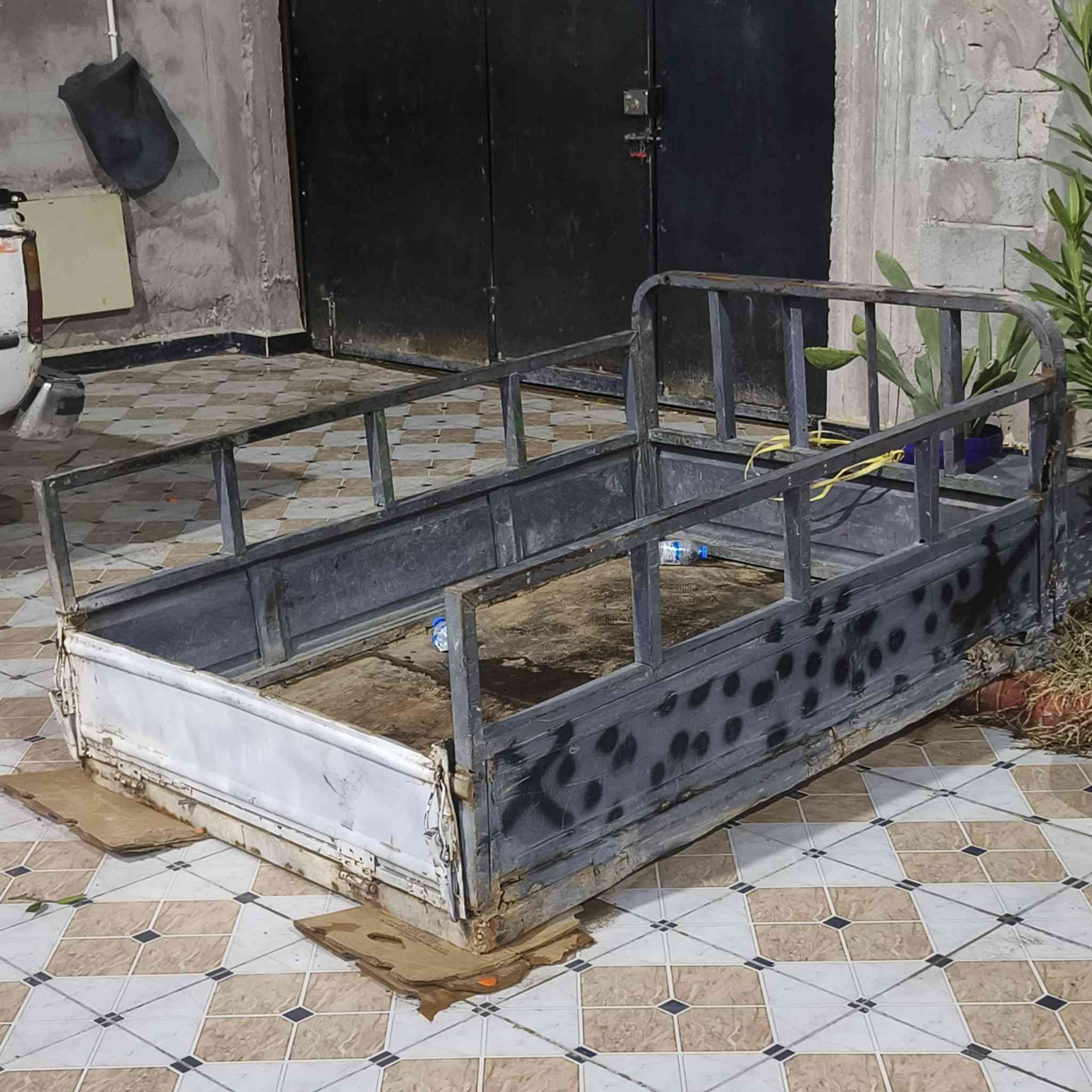 بدي للبيع مكان الزبير, ***********
