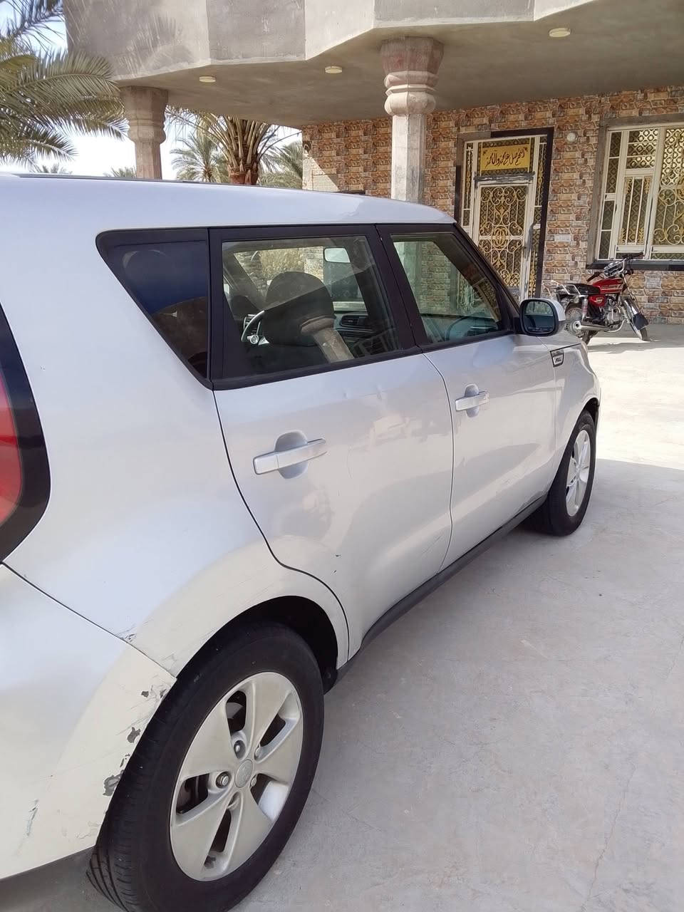 السلام عليكم 
كيا صول موديل 2015وراد أمريكي حادثها فقط البنيد بيه صبغ والباقي مكفول شرط  بدون دواخل شاصي لغد مكفول السيارة كلها ليبل واحد بدون تبديل ماشيه 93 حداديه جديده تايرات نظاف محرك 1600كير ومكينه كلش نظاف بدون تبخير وبدون تنقيص رقم بغداد تحويل مباشر المكان كربلاء السعر 105
***********
***********
