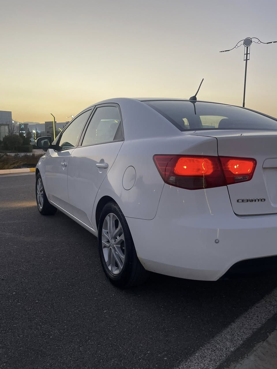 كيا سيراتو موديل ٢٠١١ بدون صبخ ..صور سونار موجود شوي بارد ماباقي بشرط -مكينه گير مامفتوح شرط فحس -دواخل أحمر ٦ گير تبريد لمس -سنوي حتي ٢٠/١١/٢٠٢٦ 
سعر ١٠٥ ورقه شوي مجال 
مكان -سليمانيه 
ژ.م ***********
