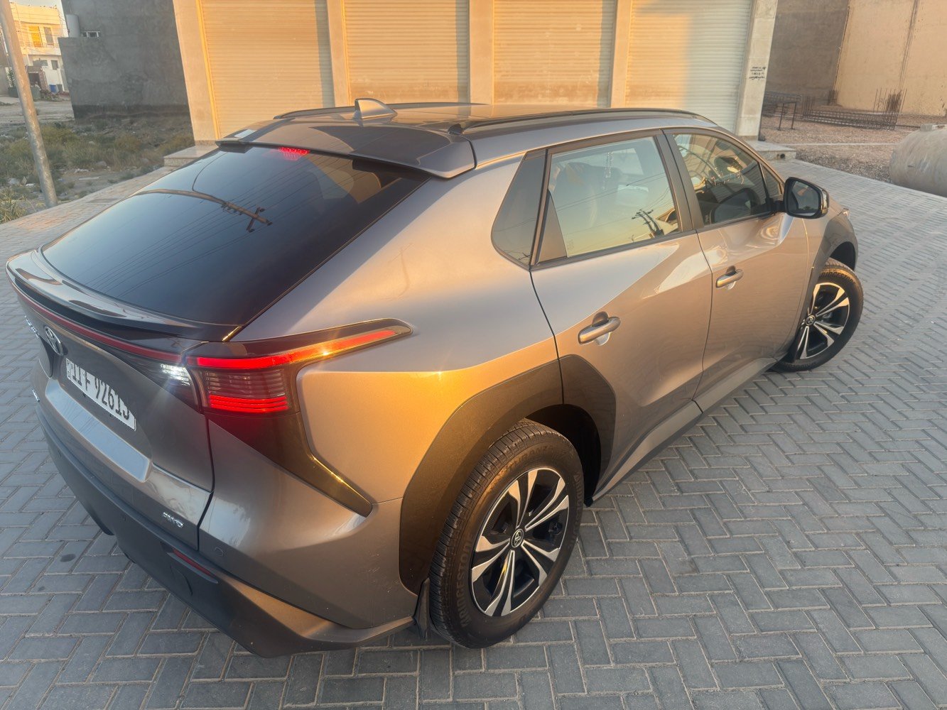 � للبيع Toyota bZ4X XLE AWD موديل2025🚗رقم بغداد بسمي

سيارة كهربائية بالكامل، وارد امريكي، بحالة ممتازة جداً ومواصفات مميزة.



✅ موديل 2025



✅ فئة XLE



✅ دفع رباعي AWD



✅ فتحة سقف بانورامية



✅ محركان كهربائيان بقوة 214 حصان



✅ بطارية عالية الكفاءة ومدى قيادة ممتاز



✅ شحن سريع DC وشحن منزلي AC



✅ شاشة كبيرة متعددة الوظائف



✅ Apple CarPlay و Android Auto



✅ كاميرا خلفية



✅ حساسات أمامية وخلفية



✅ تشغيل بصمة ودخول ذكي Smart Key



✅ مثبت سرعة راداري



✅ نظام المحافظة على المسار



✅ نظام التحذير من الاصطدام الأمامي



✅ مراقبة النقطة العمياء



✅ إضاءة LED كاملة



✅ مكيف أوتوماتيك



✅ وسائد هوائية متعددة



✅ نظام مراقبة ضغط الإطارات



الحادث واضح امامكم مرفق سونار 



 



ماشية 8 الف مايل



مكان السيارة سامراء 



السعر178 ورقة وبيها مجال 



 للاتصال : ***********