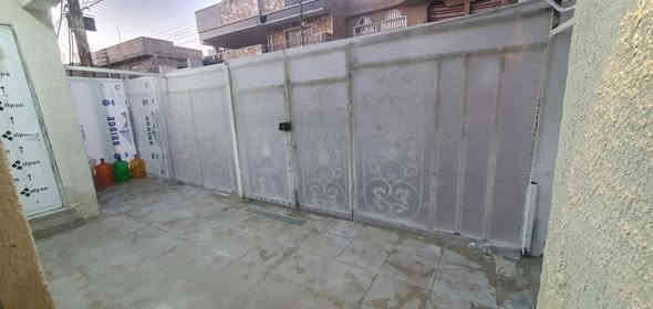 بيت للبيع مساحته ٧٧ متر واجهة ٧ والنزال ١١ 
الارضي استقبال ٧×٣ 
وحمامين خارجي وداخلي 
وهول+ مطبخ
بالطابق الثاني غرفتين نوم كبيره (الغرفتين تحتوي على بالكونات) خدمات ماء كهرباء مجاري تبليط 
الموقع الغزالية شارع المركز خلف سوك الجنابي
للاستفسار :مكتب المشجر للعقار بداية شارع المشجر مقابيل محطة
(***********)
(***********)
(***********)
