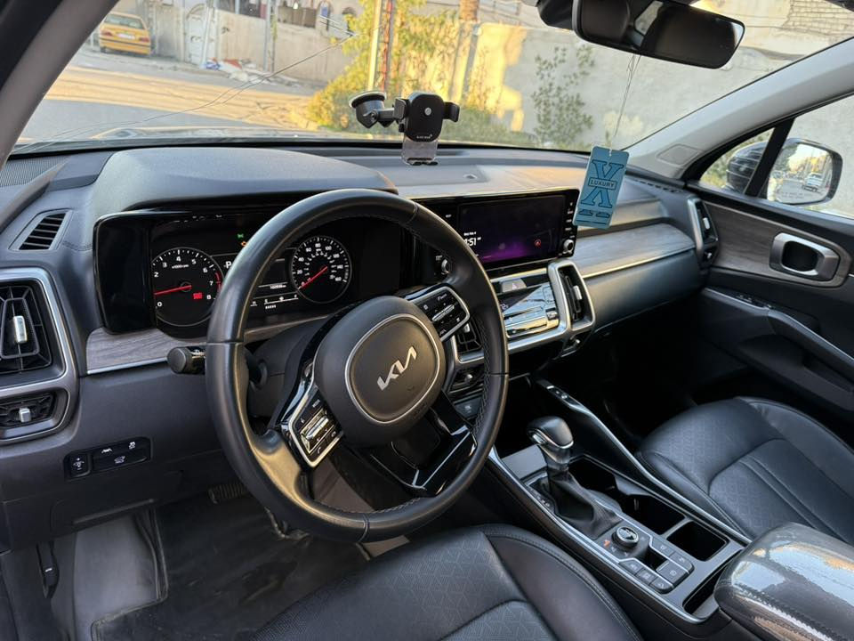 السلام عليكم 
سورنتو ٢٠٢٣ X line
محرك :٤سلندر 
وارد أمريكي 
مواصفات فول للأخير 
ضرر السياره موضح بالمنشور 
السعر :215 ورقه 
للاستفسار الاتصال :***********
