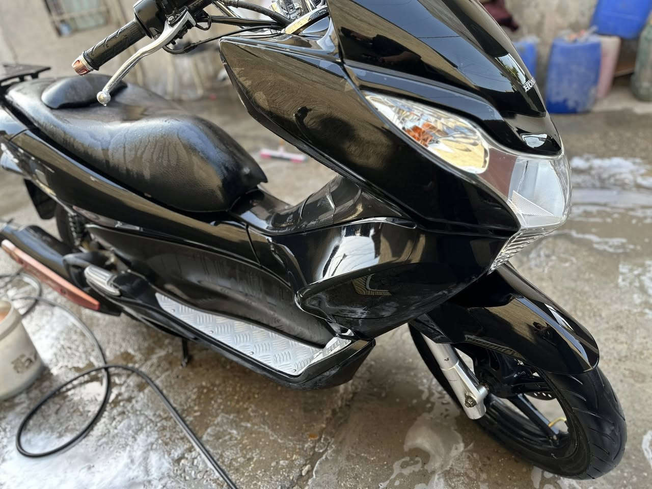 سلام عليكم دراجه بي سي اكس للبيع الدراجه مكفوله كفاله عامه الدراجه بيها هندر حساس زدحام حساس ستان بيها منضومه مال سرقه الدراجه خير من الله اي نقص مابيها ما صرف عليها ولا ربع مكانها الكمالية الدراجه متعوب عليها سعرها 13 وبيها مجال رقم الهاتف ***********
