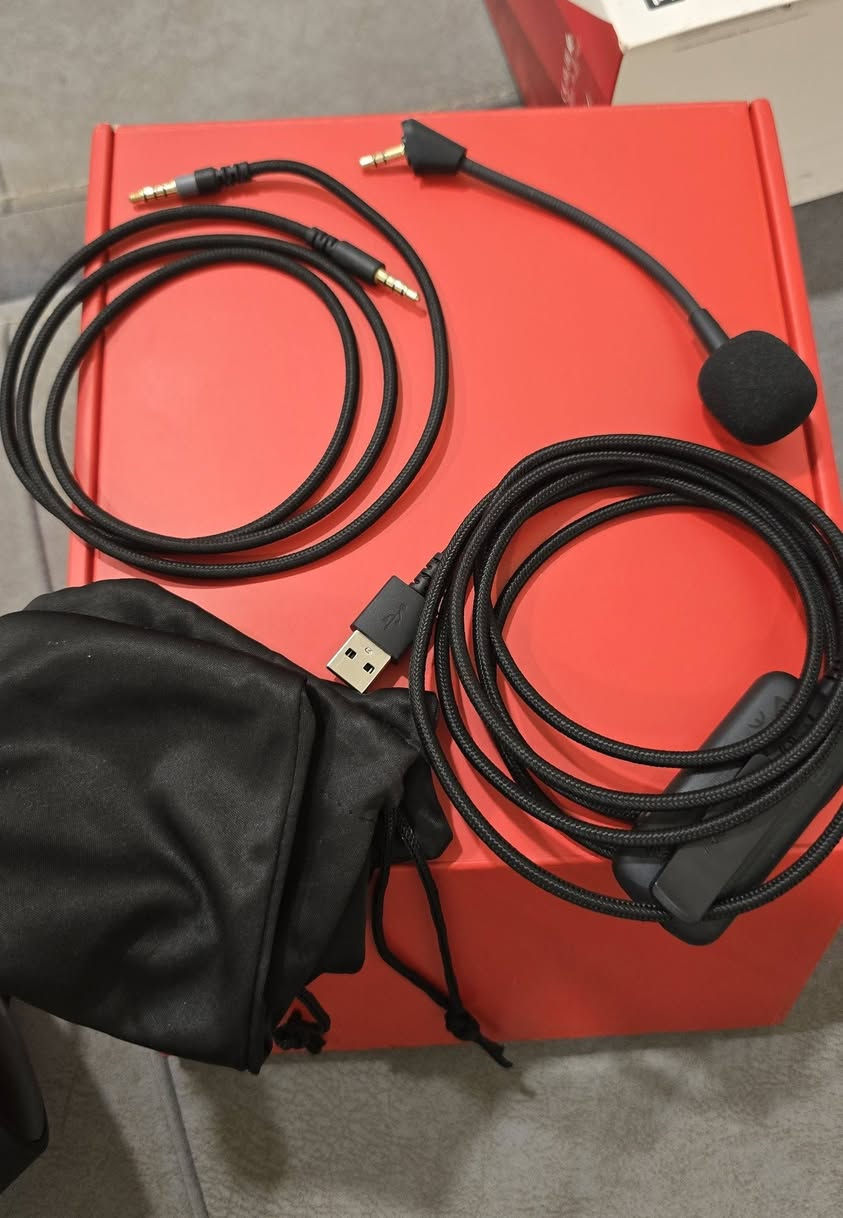للبيع سماعة HyperX Cloud Alpha S 

السماعة استعمال خفيف ونظيفة كلش، وحالتها ممتازة ومبينة من الصور.

وياها جميع الملحقات الأصلية:

- المايك
- الواير
- كرت الصوت USB
- الجنطة مالتها
- الكارتون

تدعم جميع المنصات وتشتغل على أغلب الأجهزة، منها البلايستيشن، الإكس بوكس، البي سي، اللابتوب، والموبايل.

السعر 85 ألف ، وبي مجال بسيط للطيبين.


**إذا كنت صاحب هذا الإعلان وتريد حذفه لأي سبب، رجاءا أرسل رسالة إلى الدعم الفني**