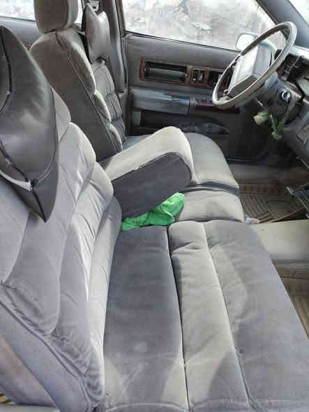 السلام عليكم دولفين موديل 1993 رقم واسط السعر 50 وبيها مجال محرك جديد تخم تاير وحداديه صارلهه شهر من شادهه الشراي يتصل ***********
