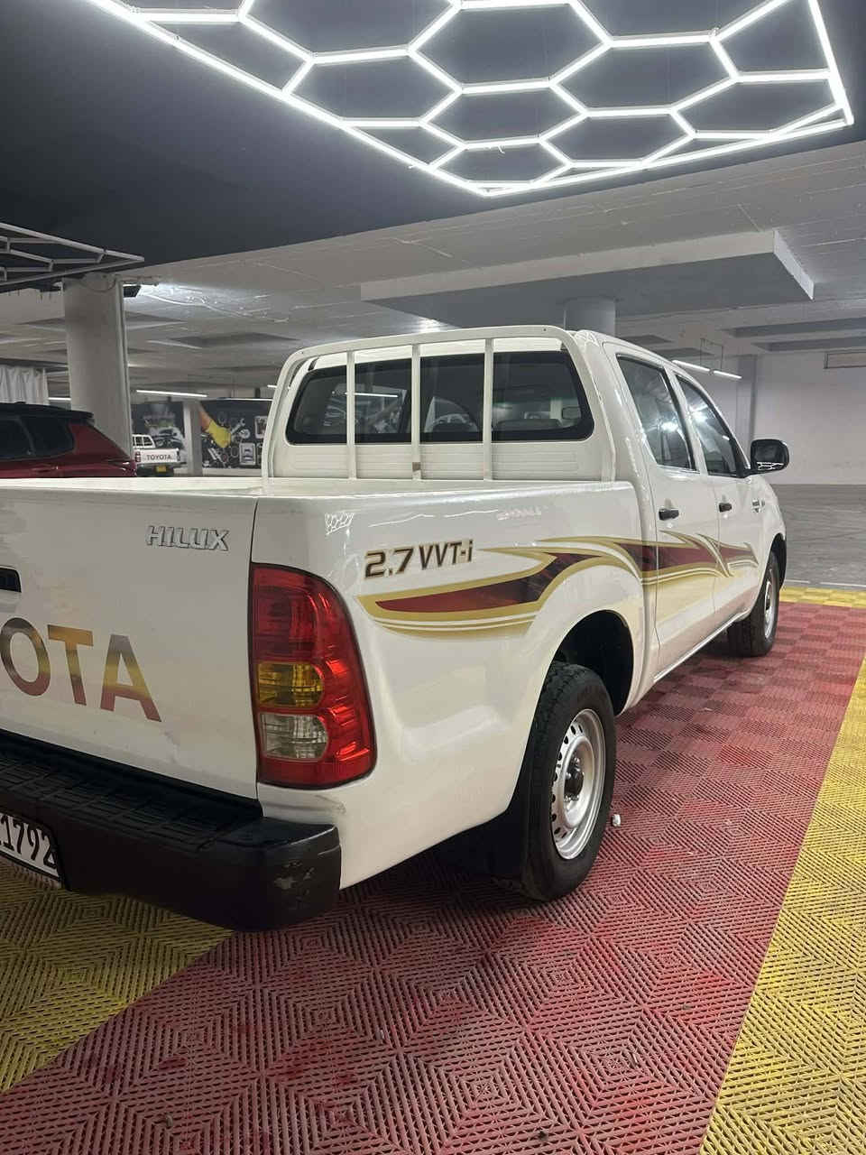 تويتاهايلوكس موديل٢٠١٠سيار بأسمي سنة وية ٢٠٣٠جديده سيارة محرك گیر اكسل باشرط ٤طيارات جديد سبير م مأي شغل سيارة  كفالة عامة مابي نقص ماشي ٢٢٠ سعر١٦٥ورقة بيه مجال مكان كلار ***********
