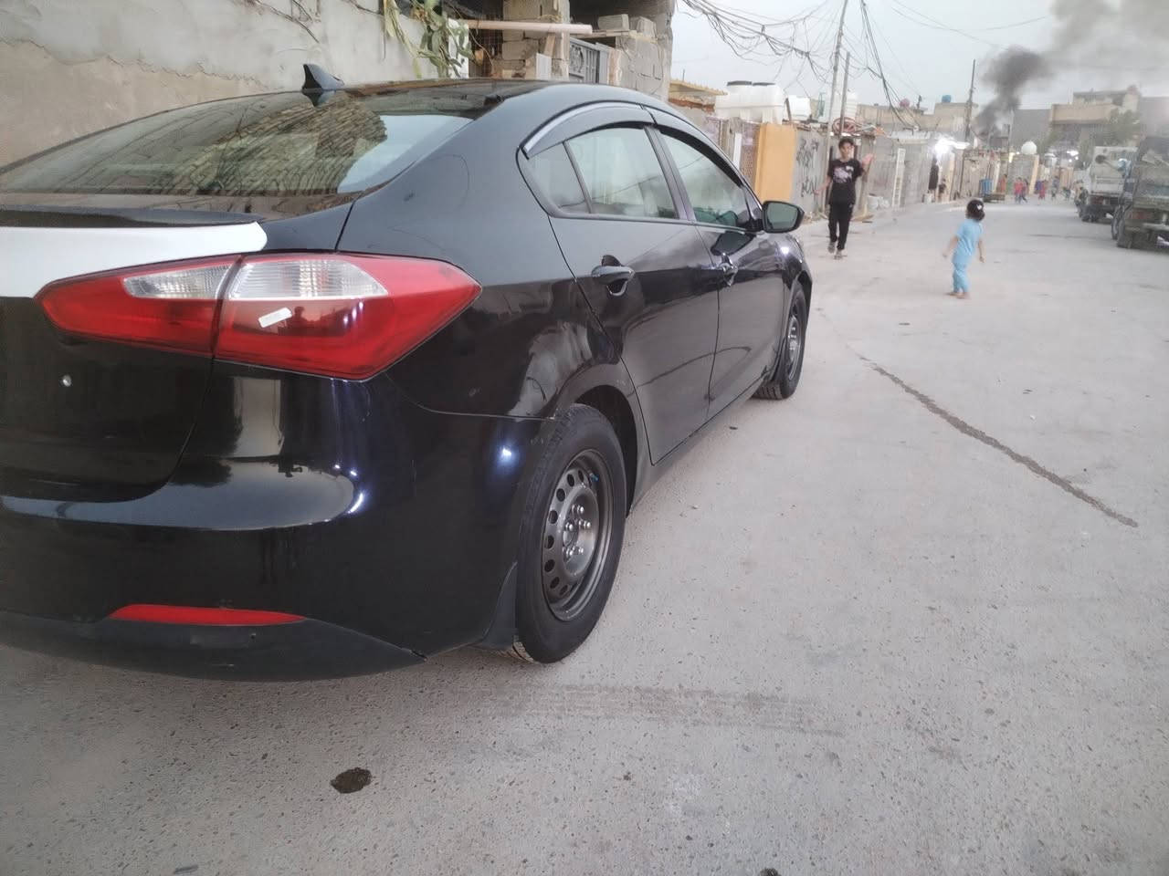 سلام عليكم كيه فورتي 2015 وارد أمريكي حادثه جاملق خلفي گير عادي  تبريد جديد كله جديد وكلشي مكفول تخم تاير ومكينه الفين دوش بيع ومراوس رقم السيارة ديالئ السنويه بسمي سكن بغداد السعر 88 / ***********
