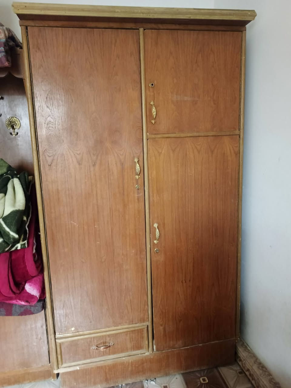 كناتير ثنين ابو الثنين + زاوية 
صاج داخل وخارج شغل عراقي نجارة خاصة نظافة ٩٠٪
الكنتور الاول ١٦٠ الف الثقيل 
الكنتور الثاني ١٢٠ الف و الزاوية ٧٠ الف 
اذا تاخذهن كلهن شلع ٣٢٠ الف 
*********** واتساب الشعلة قطاع ٨
