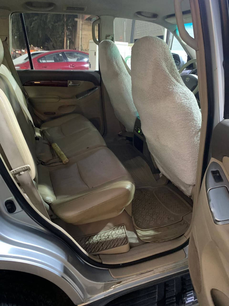 السلام عليكم
تيوتا ابرادو موديل 2009للبيع 
رقم سليمانيه بسمي سنويه 2030
سيارة مكفوله من صبغ او ضربه 
ماعده دعاميات مصبوغه 
كير محرك مكفول 
سيارة خليجي حجم المحرك 2700
فور ويل ماشيه 233حقيقي 
تخم تاير جديد حداديه جديدة 
تبريد مركزي سيارة خير من الله 
سعرها 175وبيها مجال 
ملاحظه صاحب سيارة ديالى بعقوبه 
***********
