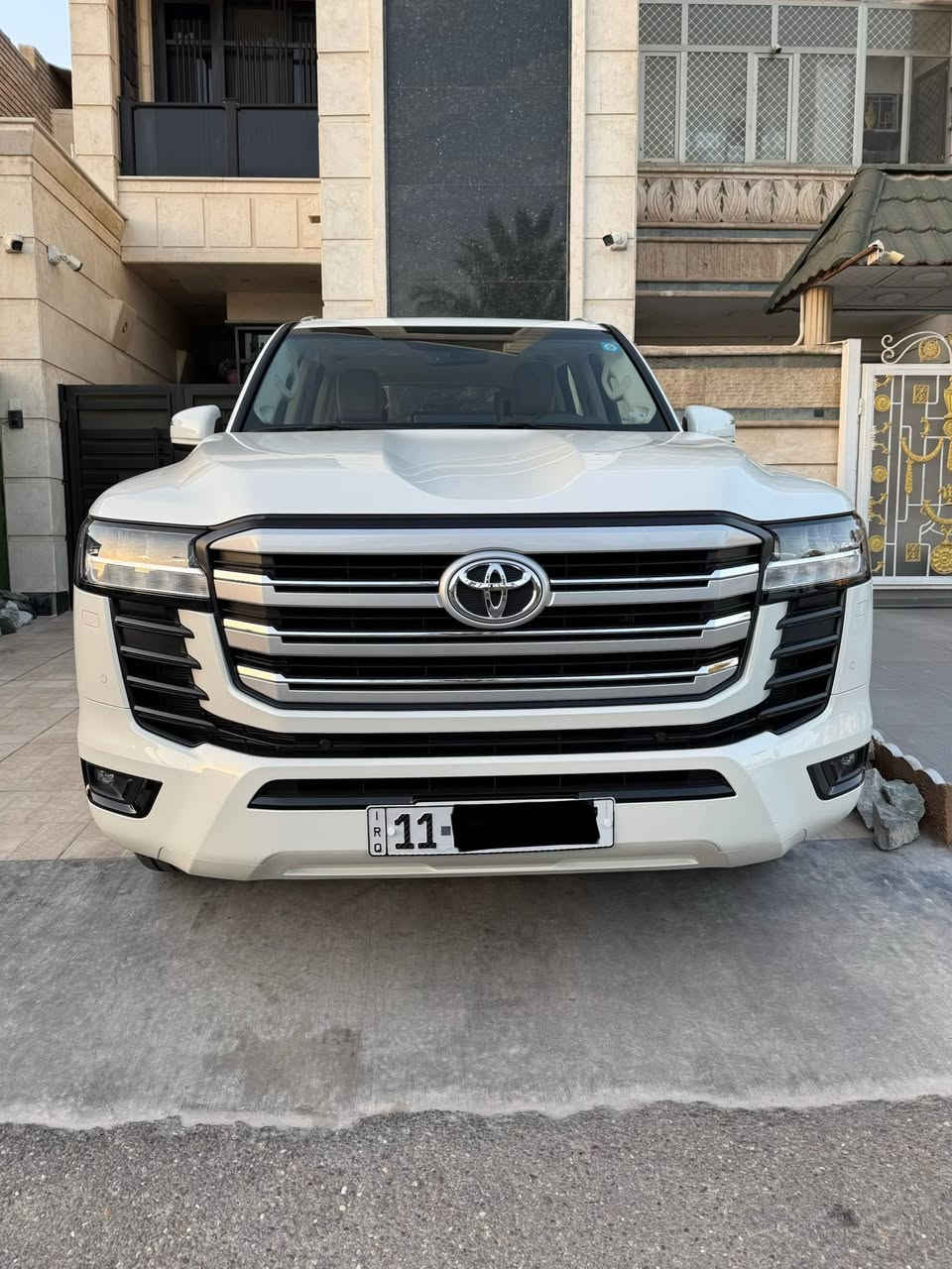 السلام عليكم
بيع  او مراوس مع  باترول شكل جديد 

لاندكروز    ٢٠٢٤   GXR   تيربو 
 (((   ماشيه   ٥   الاف  فقط    )))
محرك                  ٣٥٠٠        تون توربو    

ضمان شركة ساز  ٣  سنوات  او  ١٠٠   الف كيلو متر 
ضمان     السيارة      يخلص        سنة     ٢٠٢٨  
 
 صيانة مجانيه و تغيير زيت وفلتر مجاني    

السياره  رقم   بغداد      السنويه  بسمي صارله يمي   ((  سنه  ونص ))
السياره واكفه بالكراج  واستخدام كلش قليل 

مكفوله من كلشي لا صبغ ولا بارد ولارصعات ولا تكحيل  ولا دبل كود حتى الجام مكفول من الكسر والفطر
مكفوله من چكت الايره

مواصفات 
---------
-محرك  ٣٥٠٠   تون توربو
-سلايد روف
- الكشنات كهرباء  
-كشنات تبريد 
-كشنات خزن ميموري
-تشغيل عن بعد + دخول ذكي 
هاندبريك بصمه + اوتو هولد 
-كشنات جلد
- لايت   لد 
-بك لايت خلفي لد
-شاشة لمس حجم كبير قياس   ١٢.٣  بوصة
-كامرة دوارة اصلية
-رادار خلفي
-حساسات امامي خلفي
-شاحن موبايل وايرلس
-ثلاجة
-ثلاث وضعيات للقيادة ( رياضي - اعتيادي- اقتصادي)
-جنطة كهرباء
-سستم ايرباكات
-فور ويل  وانظمة تركشن ودفلوك ونظام زحف
-فول تحكمات ستيرن
-نظام صوت سماعات   JBL
-شاشات خلفيه
-بروجكتر
-زراك لايت
-بصمه عدد ٢

وبقية المواصفات المعروفه في فئة  GXR  تيربو
وكل عدته وكتلوكاته وارضياته  وسماعاته  بالباكيت ما مفتوحه ولا مستخدمه

المكان  بغداد / الحارثيه   
للاستفسار       ***********
السعر   ((  ٧٥٥    ورقه ))

//////ملاحظه  /////
---------------  
اخوان نفس مواصفات سيارتي بالضبط 
سعر الزيرو  ٢٠٢٥  بشركة ساز    ١٢٧   مليون   دينار
تطلع بالدولار    ٨٢٠    ورقه    تقريبا 

المحرك   التيربو    اغلى  من   المحرك العادي بالشركة  ب    ١٠٠   ورقه  

اني سيارتي حاله حال الزيرو ومكفوله من كلشي 
وعارض بسعر مناسب لان اريد ابيع ولشراي خلي يتأكد من الشركة قبل ما ايخابرني
