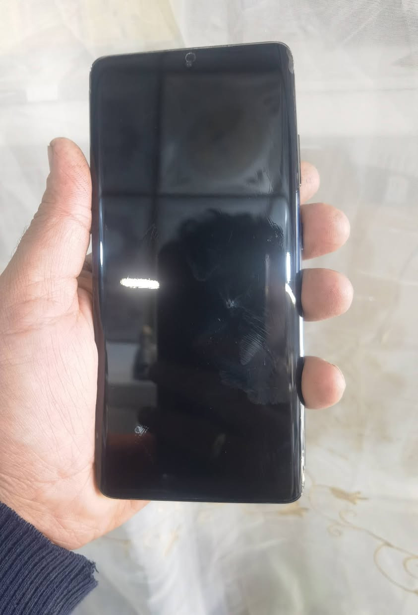 جهاز اس21الترا بدون غراض.الجهاز امبدل شاشه امولود مع الفريم و ضهر مبدل عيبه فقط كامرة السيلفي بيها وساخه شغال 120 فريم و بصمه شغاله 12 رام و 256 هارد جهاز خط واحد فول العاب


**إذا كنت صاحب هذا الإعلان وتريد حذفه لأي سبب، رجاءا أرسل رسالة إلى الدعم الفني**