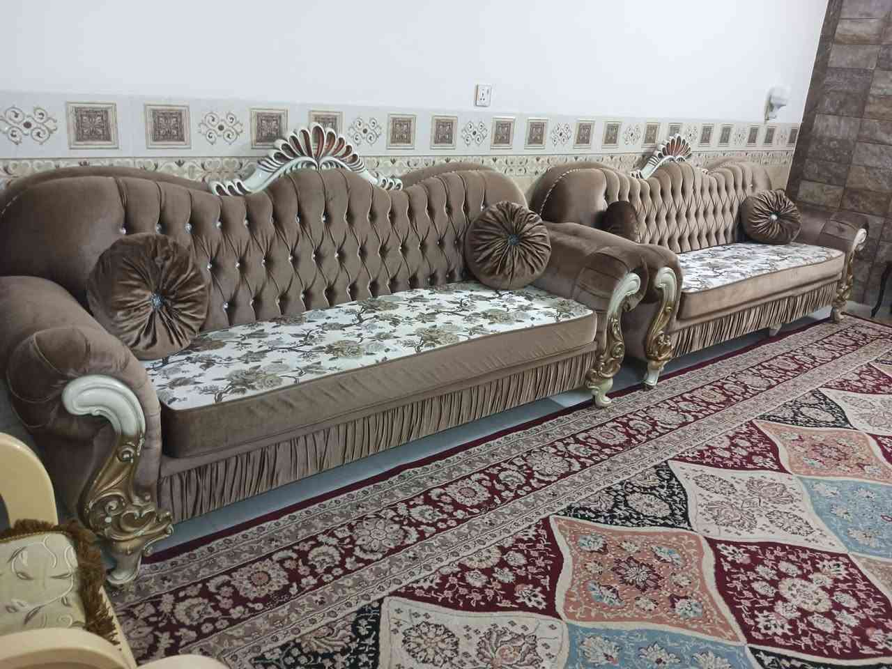 #مجمع_السيد_عمار_للأثاث🫴 
المستعمل والجديد 🔥🔥
زووورونا تجدون مايسركم 🌠
تخم ملكي تركي 5 قطع متوفر الان لدى مجمع السيد عمار للأثاث ألعنوان تكريت مجاور المحكمة القديمة وكاتب عدل للأستفسار***********
