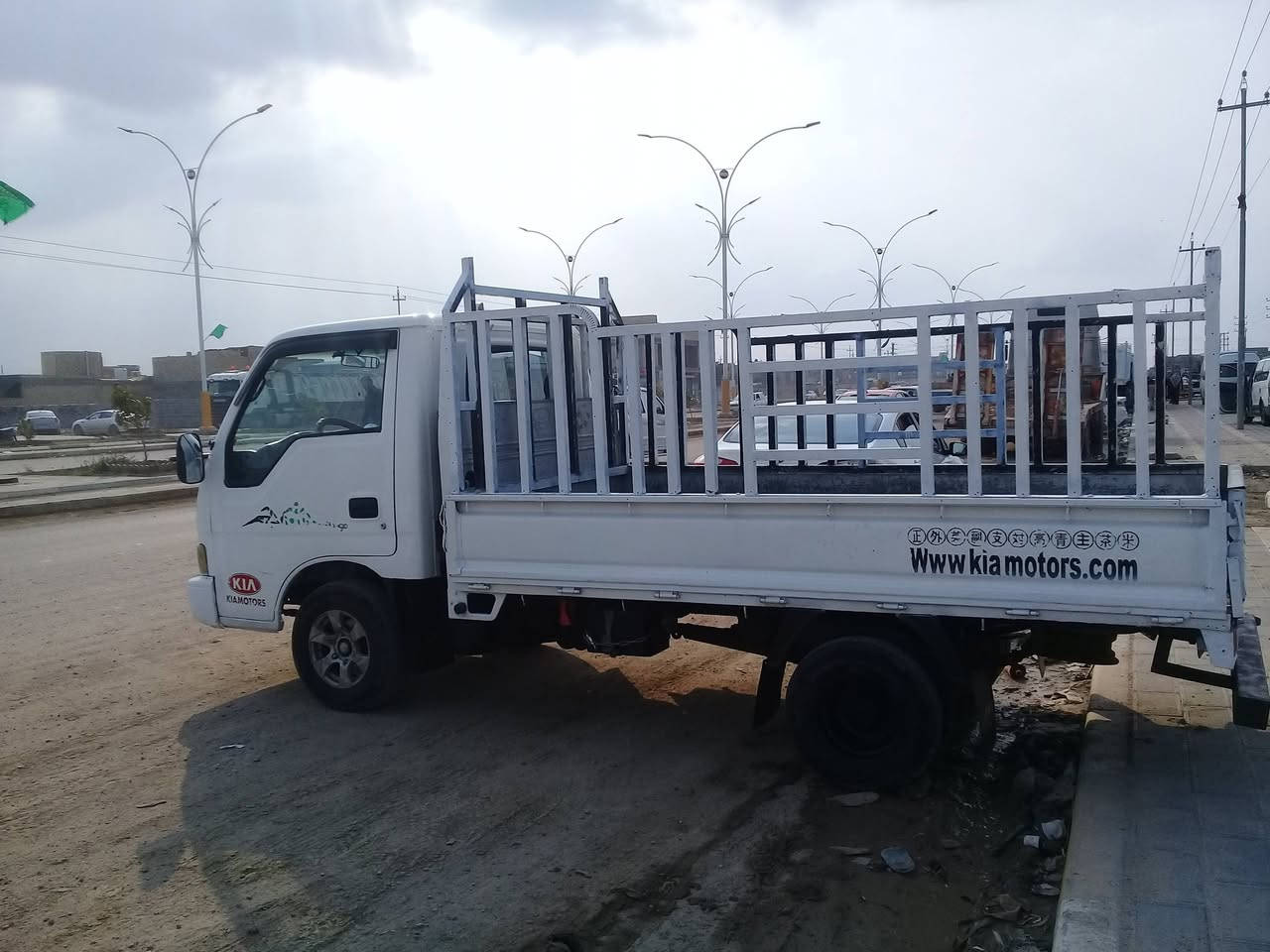 السلام عليك كيه فونتيره موديل 2000  للبيع رقم بغداد مشروع وطني سنويتهه 30 راعيهه بل ناصريه يريد تحويل الشاصي مكفول ورقم الشاصي واضح سياره جاهزه السعر 55 وبيهه مجال للشراي مكانهه بل شطره   ***********
