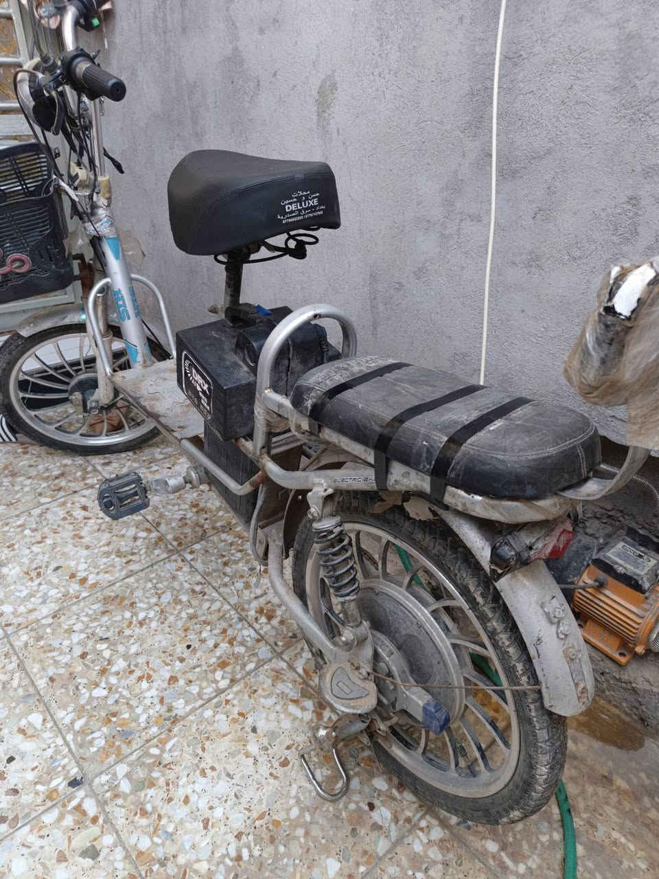 السلام عليكم دراجة شحن للبيع عطلها شغلة كهربائيات بسيطة وتجي تشوف بعينك سعرها 100 ألف قفل من الأخير المكان المكاسب شارع الزعيم قرية أبو علاء قرب أسواق زكريا للاستفسار ***********

