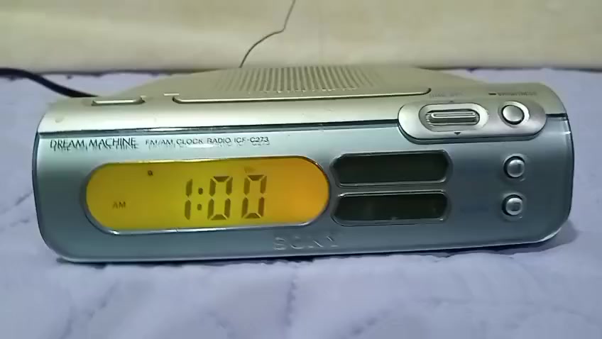 راديو سوني ياباني 
شغال بالكامل
كل الشرح بالفيديو
للأتصال ***********
السعر 22 مع التوصيل
