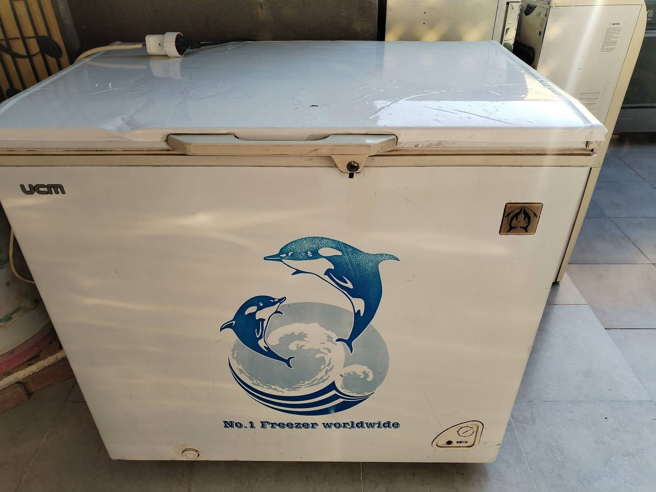 مجمدة البيع حجم ١٢ غدم شرط شغل وضمان عنوان حفرية اكو توصيل سعر مناسب ***********
