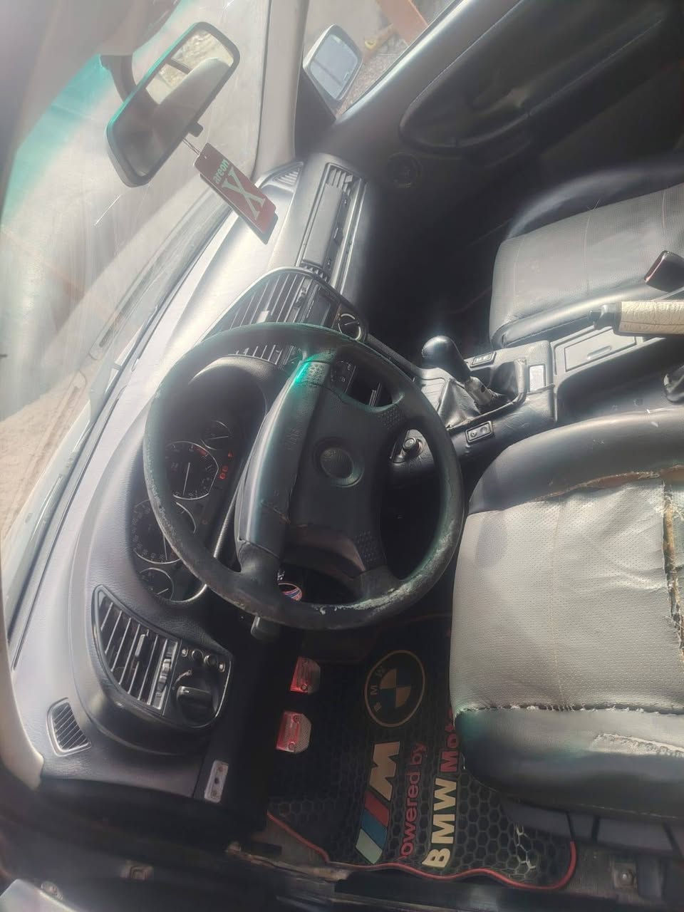 السلام عليكم للبيع موديل 94 محرك 6 مسكر 45 وبيها مجال مكانه حصوه ابو غريبر*********** الشراي يدق على الواتساب
