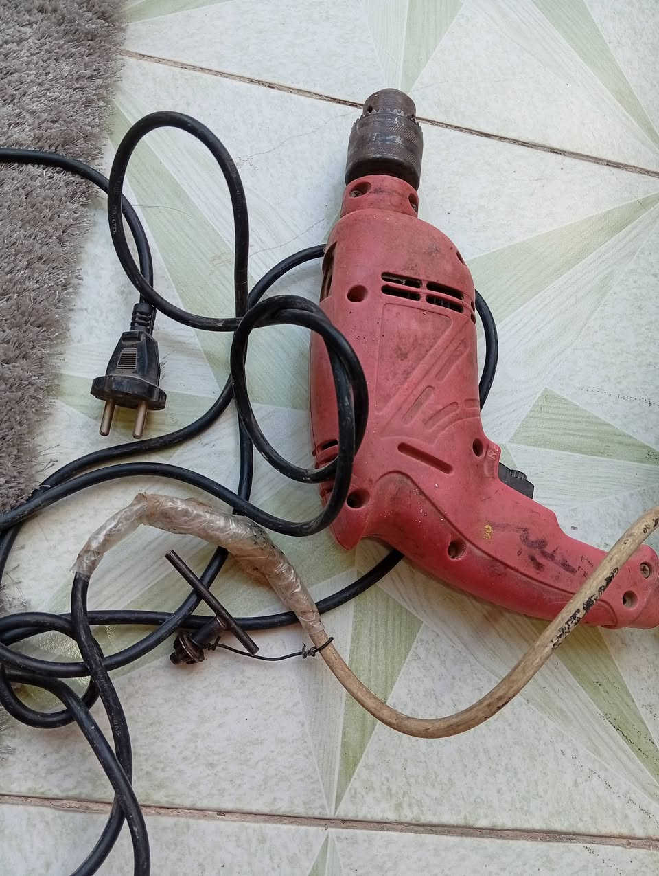 غراض للبيع شغالين بس ماطور محروك ومكينه لحيم ناقصه بانكه


**إذا كنت صاحب هذا الإعلان وتريد حذفه لأي سبب، رجاءا أرسل رسالة إلى الدعم الفني**