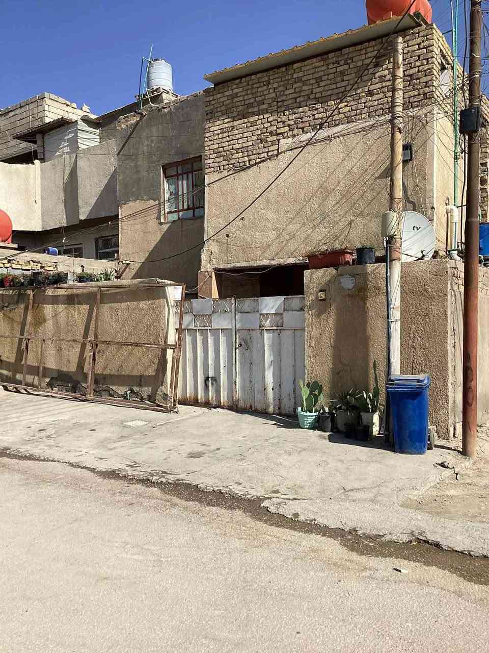 السلام عليكم
#بيت-للبيع
بيت ركن ع الشارع تبليط مساحه 160م طابقين غرفتين وهول واستقبال ومطبخ وصحيات خارجيه وطارمه كبيره خدمات كامله ماء بالباب وطني خطين انترنيت ضوئي بالباب مولده قريبه
طابو صرف تحويل مباشر 
العنوان حله ابو غرق خلف المحكمه مقابل مدرسة ام البنين تفاصيل اكثر خاص او الاتصال على الارقام التاليه
‏‪***********
