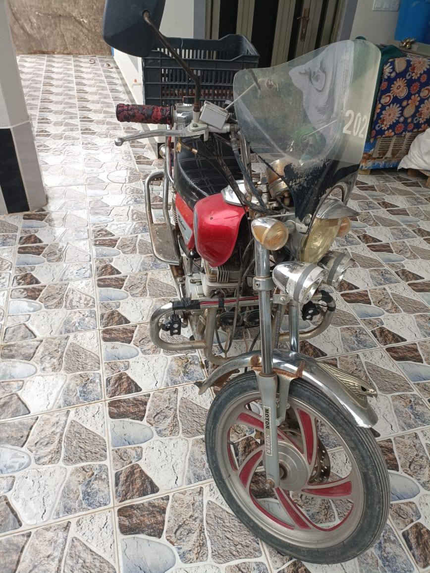 السلام عليكم دراجه جنى مديل ١٣ دراجه خير من الله أوراق اصوليه كامله جاهزه للترقيم محرك 200 السعر 450 وبيها مجال قليل
الاتصال ***********
