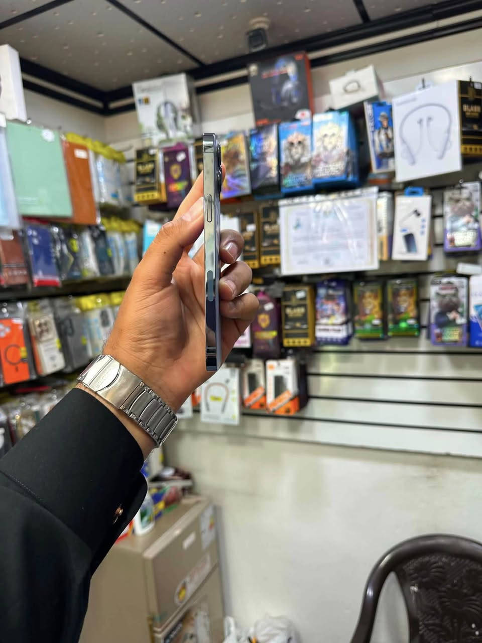 13 برو ماكس 
ذاكره 128 
نموذج M تك سيم 
بطاريه 98
شرط ما مفتوح 
نظيف 
سعر الجهاز 635 
شراي خاص او اتصل 
***********
***********
