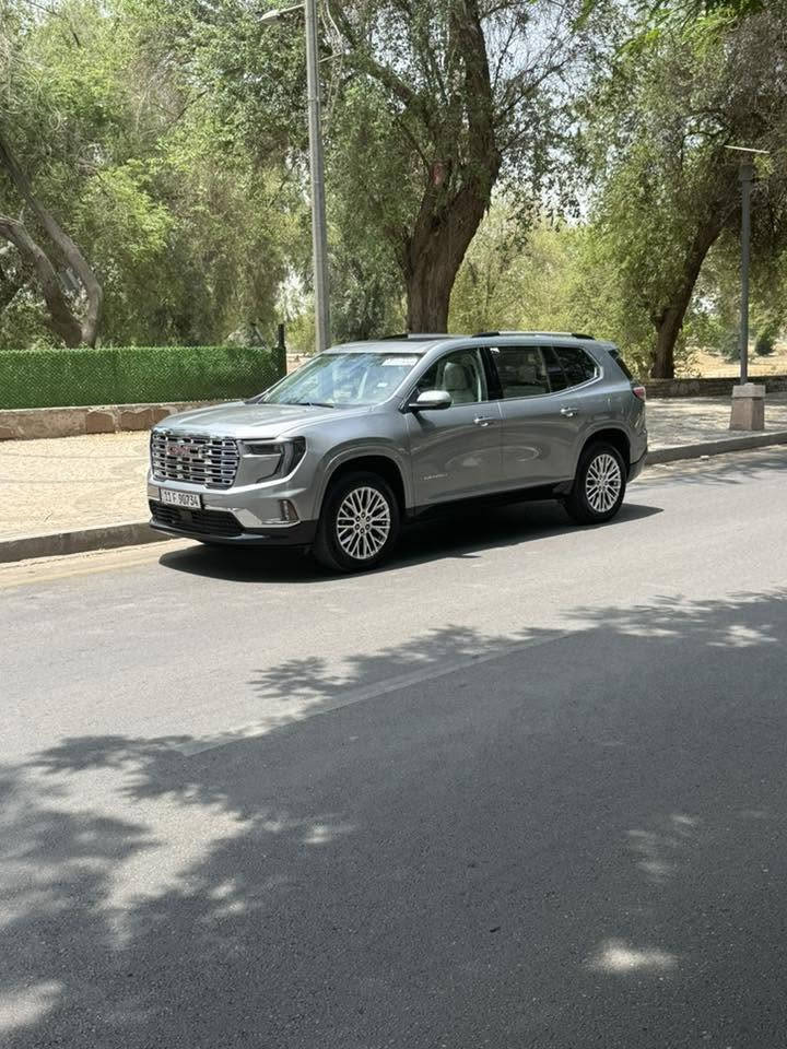 جمسي اكاديا دنيلي موديل 24 شكل الجديد يعني 25 السياره ماشي هسه صارت 7200 ميل ومواصفات الدينالي معروفه:
دخول ذكي (بصمه) 
تحكم ستيرن تدفئه وتبريد 
تحكم الكشنات كهرباء وخزن ميموري وتدفئه وتبريد للكشنات الاماميه والخلفيه 
3 قطع تبريد 
فتحة سقف بانورامي 
الصندوق كهربائي 
4 وضعيات قياده 
المرايا الجانبيه كهرباء 
رادارات 360 درجه مع مانع تصادم وتحديد مسار 
وكامرات 360 درجه 
شاشة كبيرة الحجم 
اللايتات الاماميه والخلفية لد مع كشافات ضباب ايضاً 
ويل حجم 20 
الدواخل كريمي مع جوزي 
منافذ شحن 3 قطع مع شحن لاسلكي 
المحرك 4 سلندر 2500 تيربو 328 حصان 
حادثها بنيد ودعاميه وبيها بارد ربع الصندوك وحادثها ما واصل راديتر كلش حلو 
وسعرها 37,000$ وبيها مجال 
سيارة كلش حلوة ماشالله وجاهزة وبالواقع احلى بعد
*********** فقط واتساب
