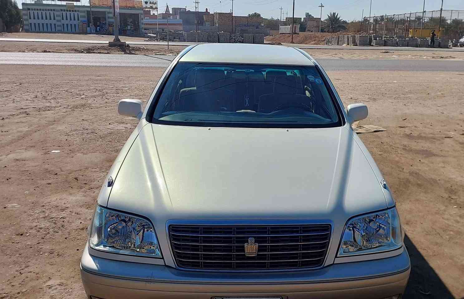 السلام عليكم ورحمة الله وبركاتة سياره ملكه موديل 2001 قرار 48 السياره بأسمي هزه وسنوية 28  رقم انكليزي نجف مكفوله من گصه وصبغ ونقل جثه دكمتين مكانها ديوانيه استفسار عن السعر اتصل ***********
