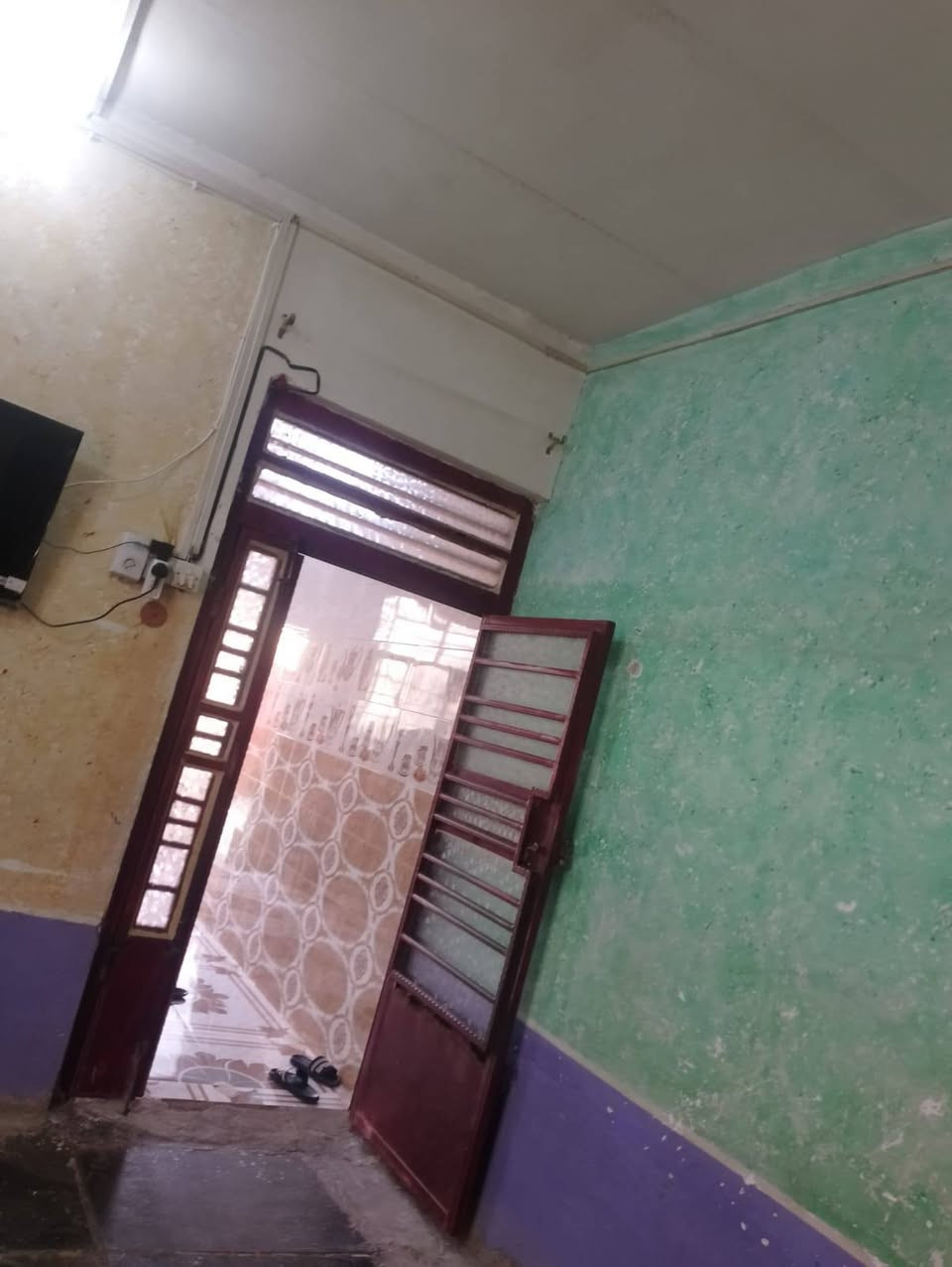 بيت زراعي بآل حمد نزلة شيخ سامي للبيع مساحة ١٠٠ متر يحتوي على غرفه وصاله ومطبخ وصحيات السعر ١٦ وبي مجال للشراي 
***********
***********
