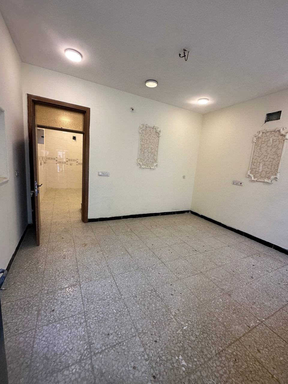 #دار_للبيع_مساحه_50متر_واجه_5_نزال_10
يحتوي على 2غرف نوم+ستقبال+مطلخ+صحيات عدد2
نوع الملك طابو زراعي سند 25تنازل شركه قلعه البيضاء 
📍العنوان بغداد الدوره مدخل البوعيثه مجمع الأمل 
الاستفسار ***********. ***********
