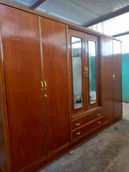 كنتور ٦ابواب تسكام  ٦رفوف مع تعلاكتين ملابس نضافه شكل انته تقيم الارتفاع ٢٢٥ سنتيم عرض ٣ونص سعر ٣٢٥  وذا مع شد والنقل ٣٧٥ والشراي نتساهل عنواني كربلاء حي عامل منطقه ثانيه رقمي ***********
