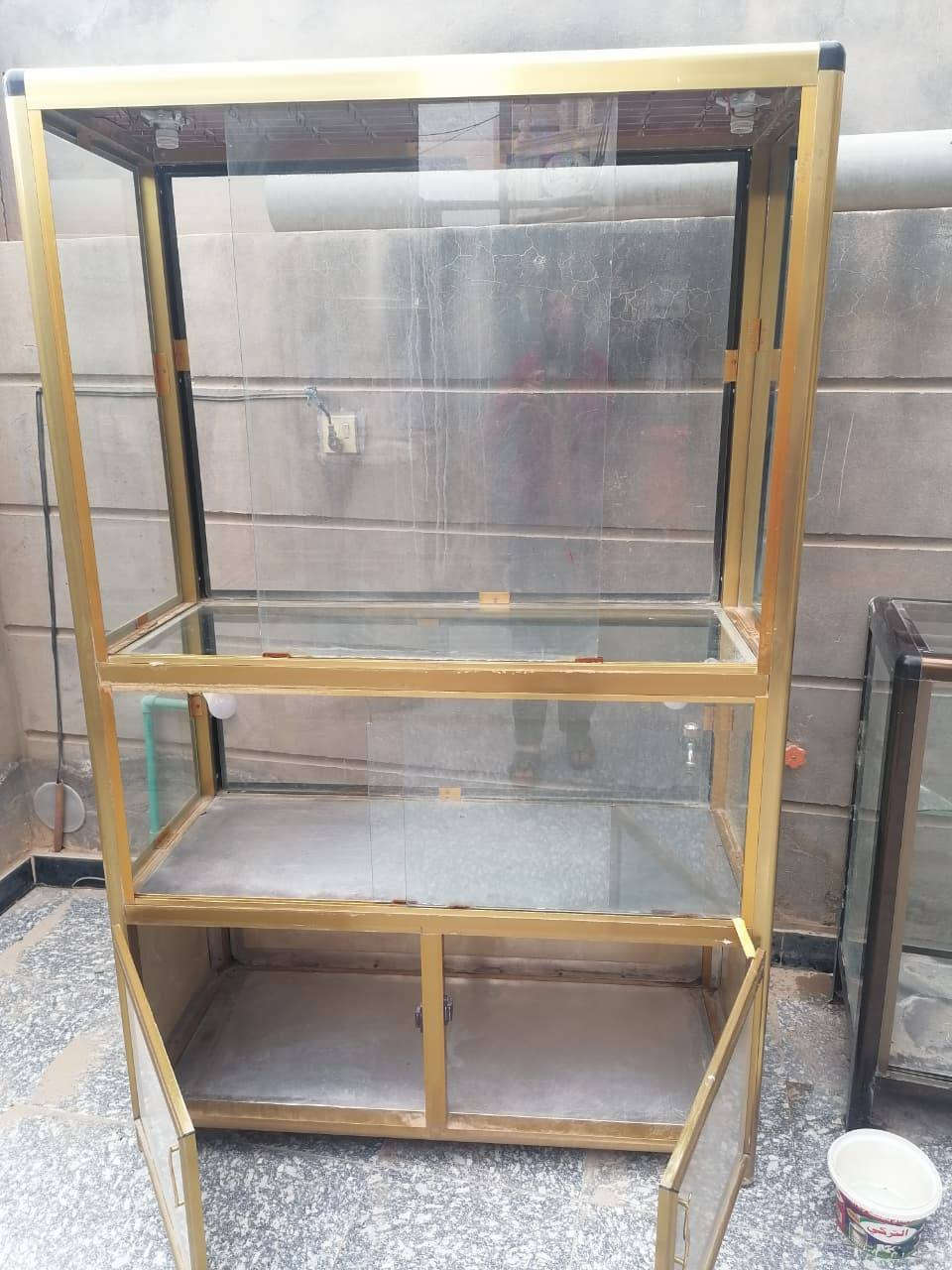 سلام عليكم عندي معارض للبيع بسعر مناسب للتواصل ***********
