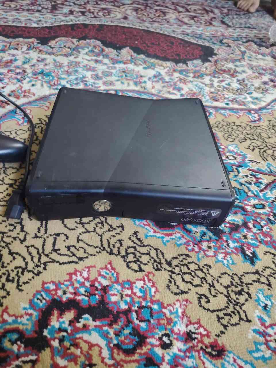 سلام عليكم اكس بوكس ٣٦٠ بصمه اخو جديد مستعمل شي قليل ويا كافه ملحقاته اصليه لبيع رقمي ***********
