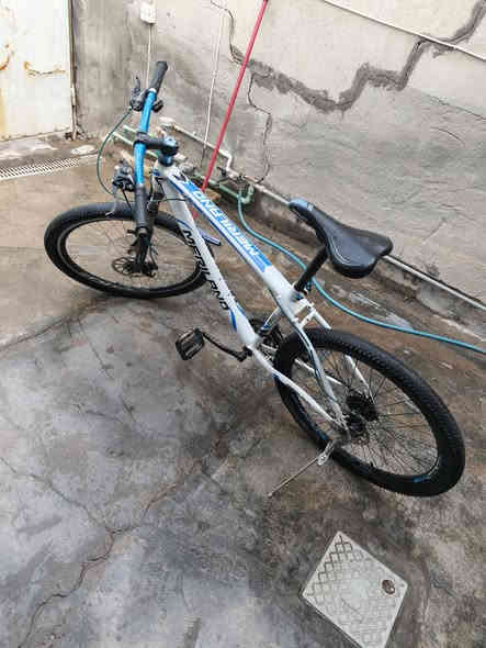 السلام عليكم بايسكل جبلي. الموديل  Red cabbit  الحجم26 مع جاملق خلفي بريك امامي وخلفي السعر 100 وبي مجال بسيط الموقع بغداد ابو غريب رقم ***********
