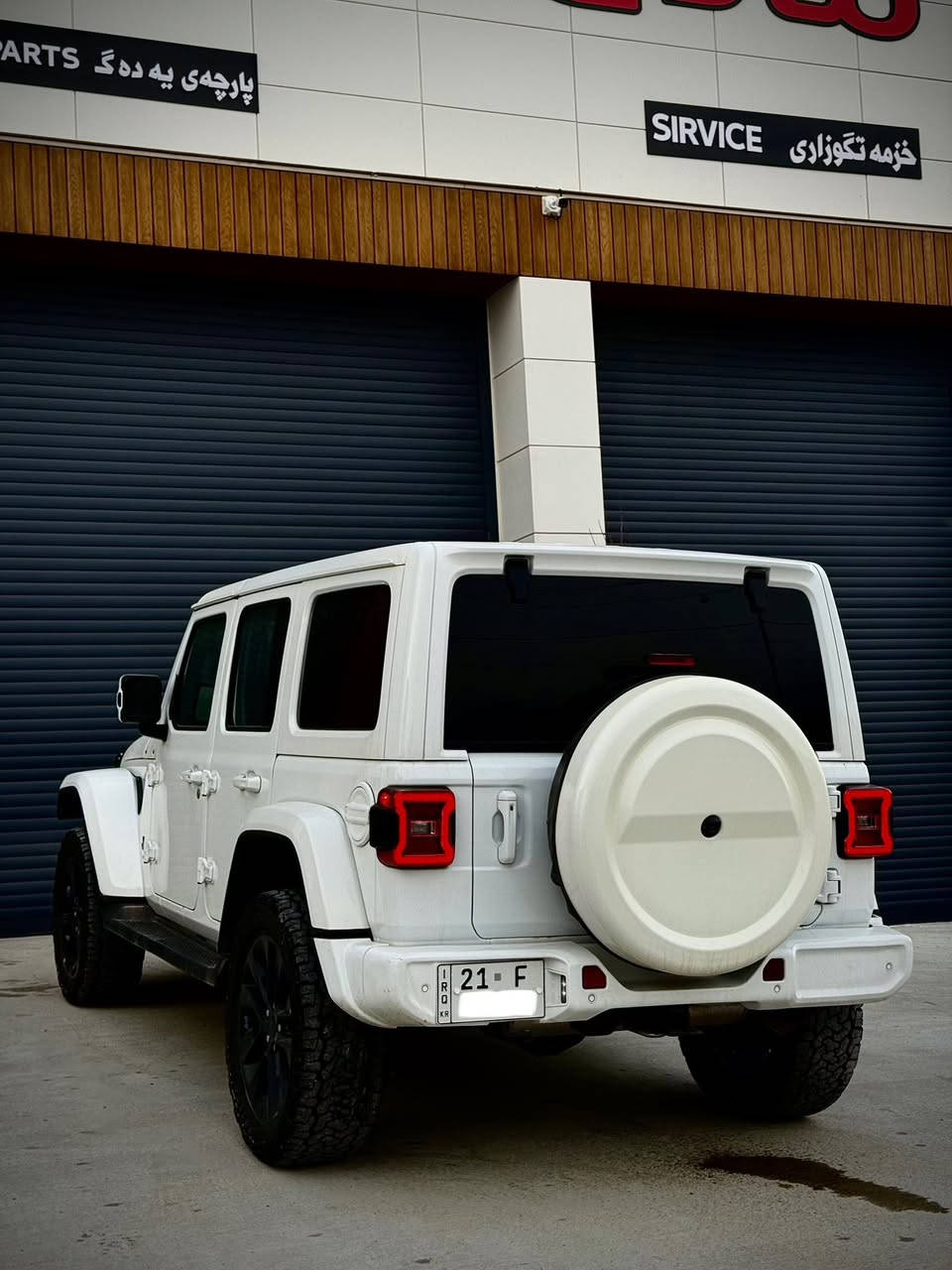 سلام عليكم 
‎للبيع فقط جيب رانگلر
JEEP WRANGLER OVERLAND
‎اوفرلاند فول فول مواصفات
‎موديل:2021
ماشي 41 الف فقط
‎المحرك: 6 سلندر 3.6 
ضرر دعامي فقط بدون صبغ بدون دواخل 
‎سياره بدون قطره صبوغ  
‎مكفول گير محرك 

‎سياره رقم سليماني♦️♦️
‎المواصفات :
‎▪️بسمه،  تشغيل عن بعد 
بسمه ابواب
‎▪️داخل جلد 
كشنات تدفه 
استيرن هيتر
صماعه ALPINE
‎▪️دفع رباعي 4*4
نيزام اوف رود
شاشه كبير كاميرا 4k 
حساسات خلفي
رادار امامي جانبي خلفي 
اميرجينسي بريك
‎▪️ شاشه كبيرة مع نضام ملاحة نفكيشن GPS 
‎▪️كاميرا خلفية مع امكانية التقريب (زوم) .
‎▪️نظام (Auto stop)
‎‏ABS,TC,Off-road page
‎▪️مرايا متحسسة للاضاءة العالية .
‎▪️ لايت مع بلوجكتر زنون .
‎▪️ بك لايت مع سكن لايت LED .
‎▪️ سقف 3 قطع قابلة للازالة .
‎▪️ ابواب قابلة للازالة .
‎▪️ نظام (Auto Start System) التشغيل والاطفاء الاوتوماتيكي للتوفير في صرف الوقود .
📍مكان سياره سليماني 
📞 ***********
