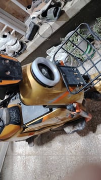 دراجة شحن للبيع اكس 900 لون ذهبي بيهة عيب الشاشة متحركة او كفرين مكسرا...